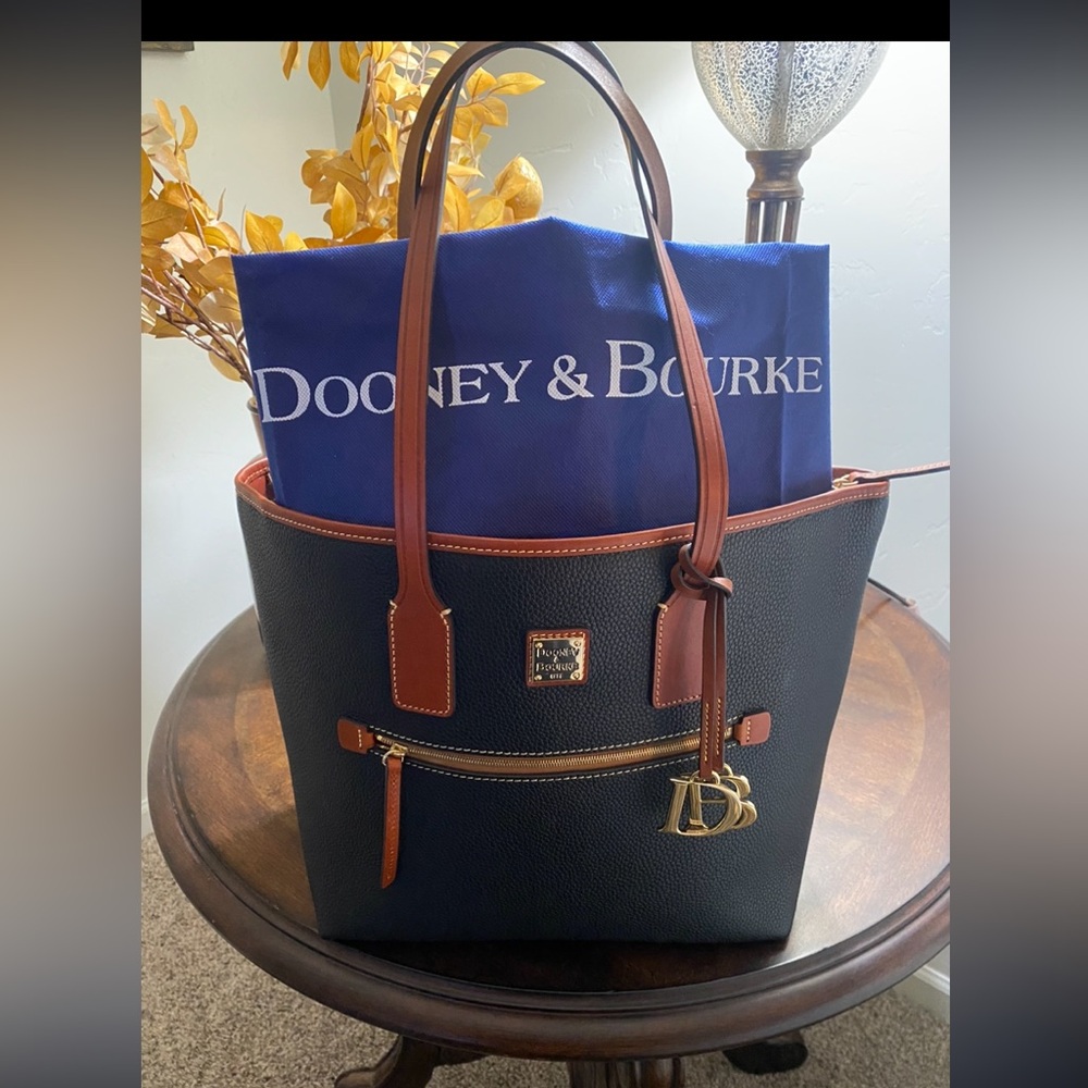Dooney and Bourke Pebble leather shopper tote. Black. NWT - Picture 7 of 15